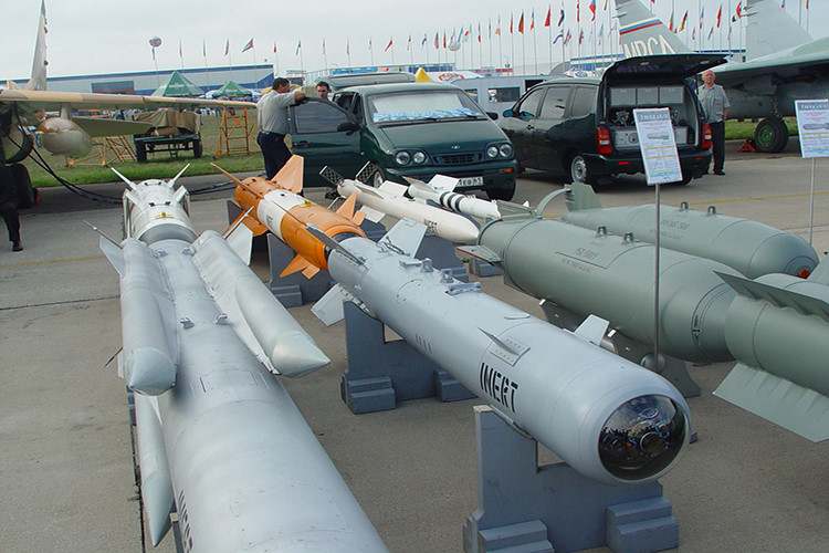 Việt Nam có thể mua thêm T-90 với giá rẻ nhờ Ấn Độ